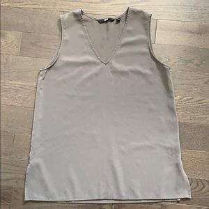 Uniqlo sleeveless tunic top